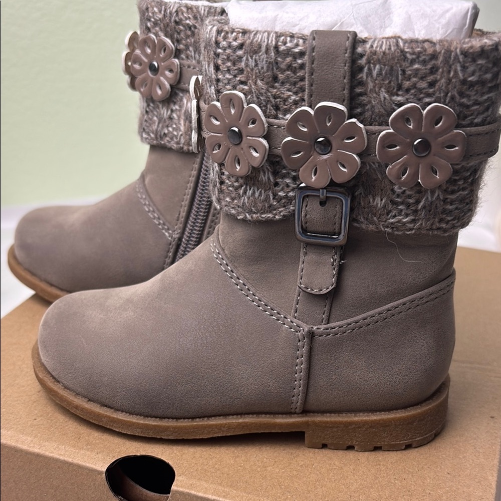 NWT Toddler Stylish Grey Tan Ankle Boots with Knit Cuff Accent Flowers Zipper